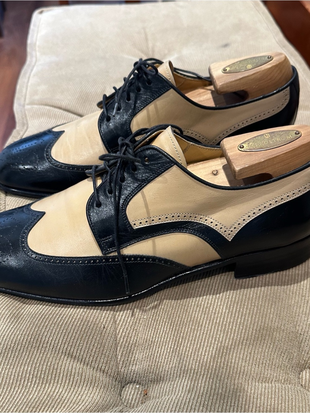Soulier’s Men's Two-Tone Black and Cream Wingtip Derby Shoes. - Picture 4 of 14